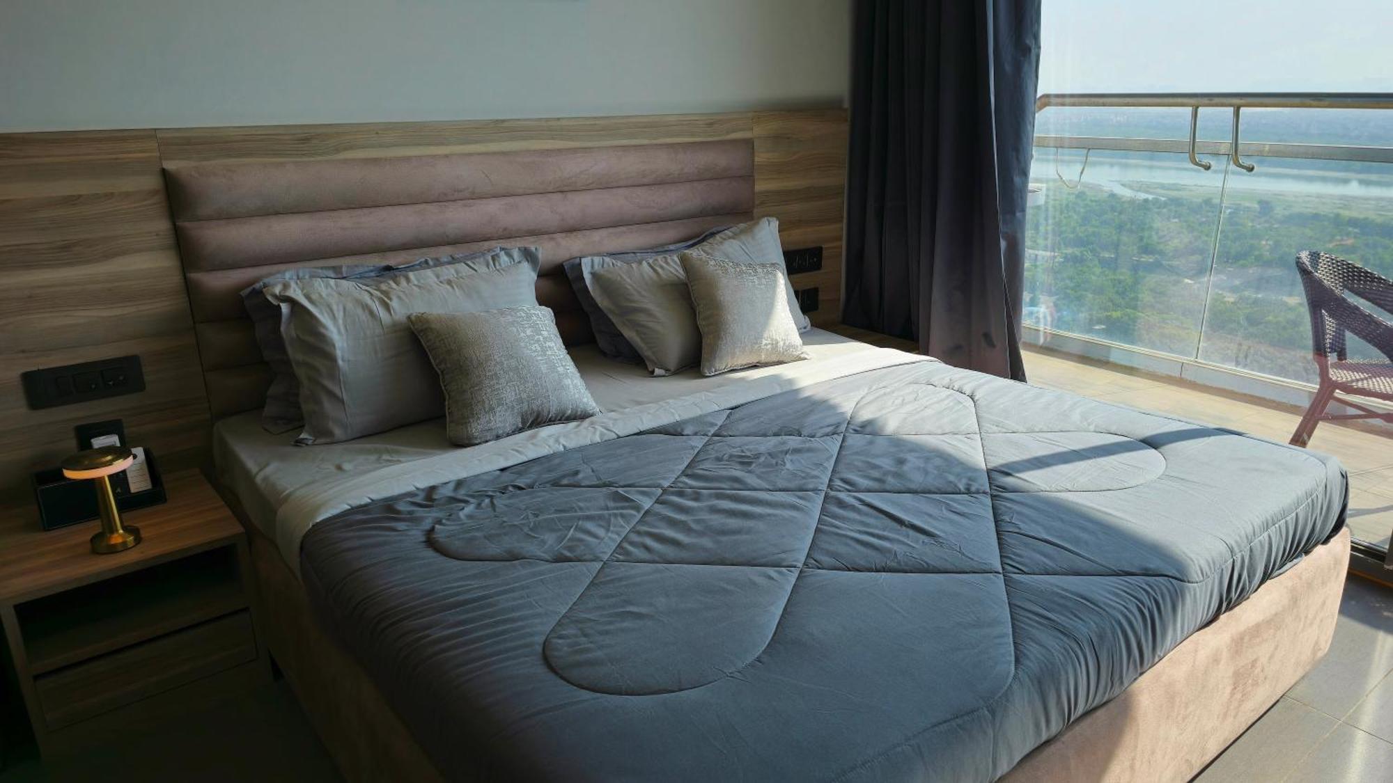 The Luxe Living Otel Noida Dış mekan fotoğraf